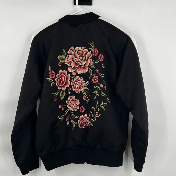 Forever 21 Contemporary embroidered floral jacket black white trim M - Picture 1 of 9
